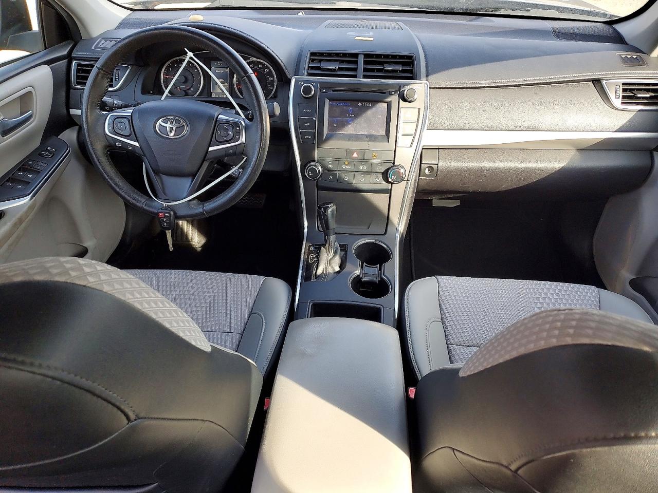 2015 TOYOTA CAMRY LE photo 8