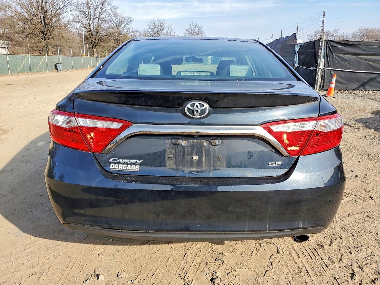 2015 TOYOTA CAMRY LE photo 6