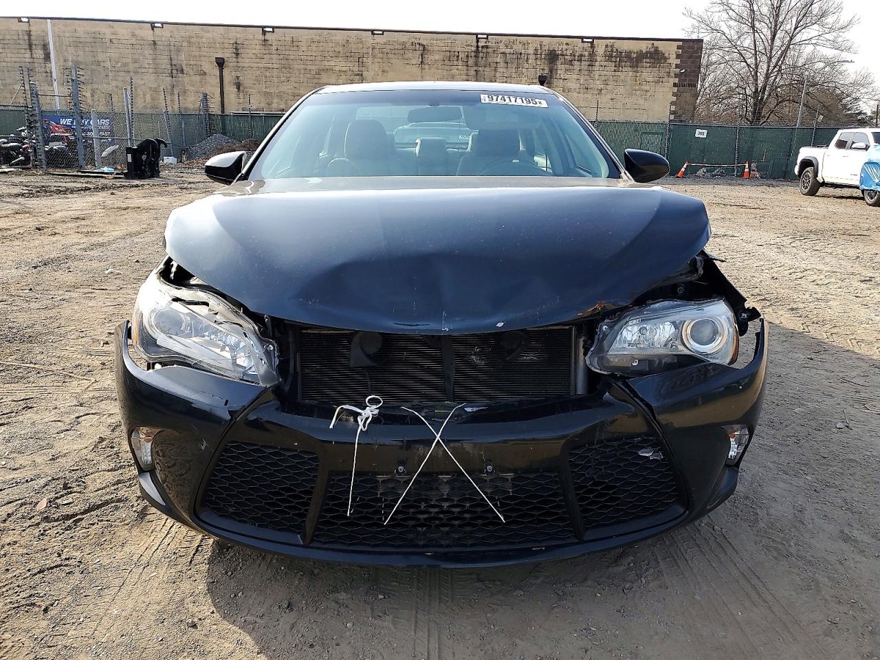 2015 TOYOTA CAMRY LE photo 5