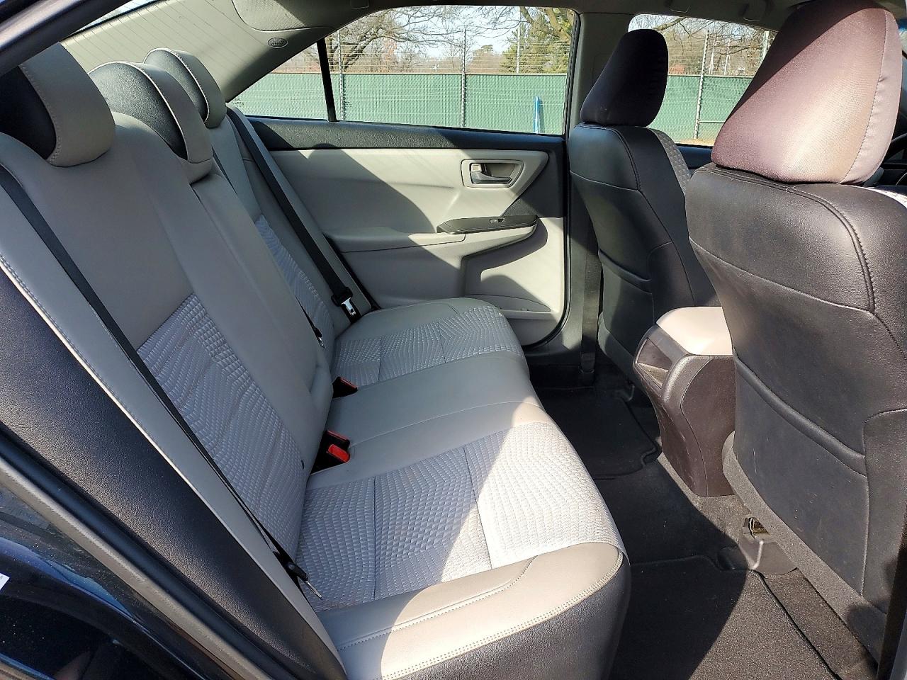 2015 TOYOTA CAMRY LE photo 10