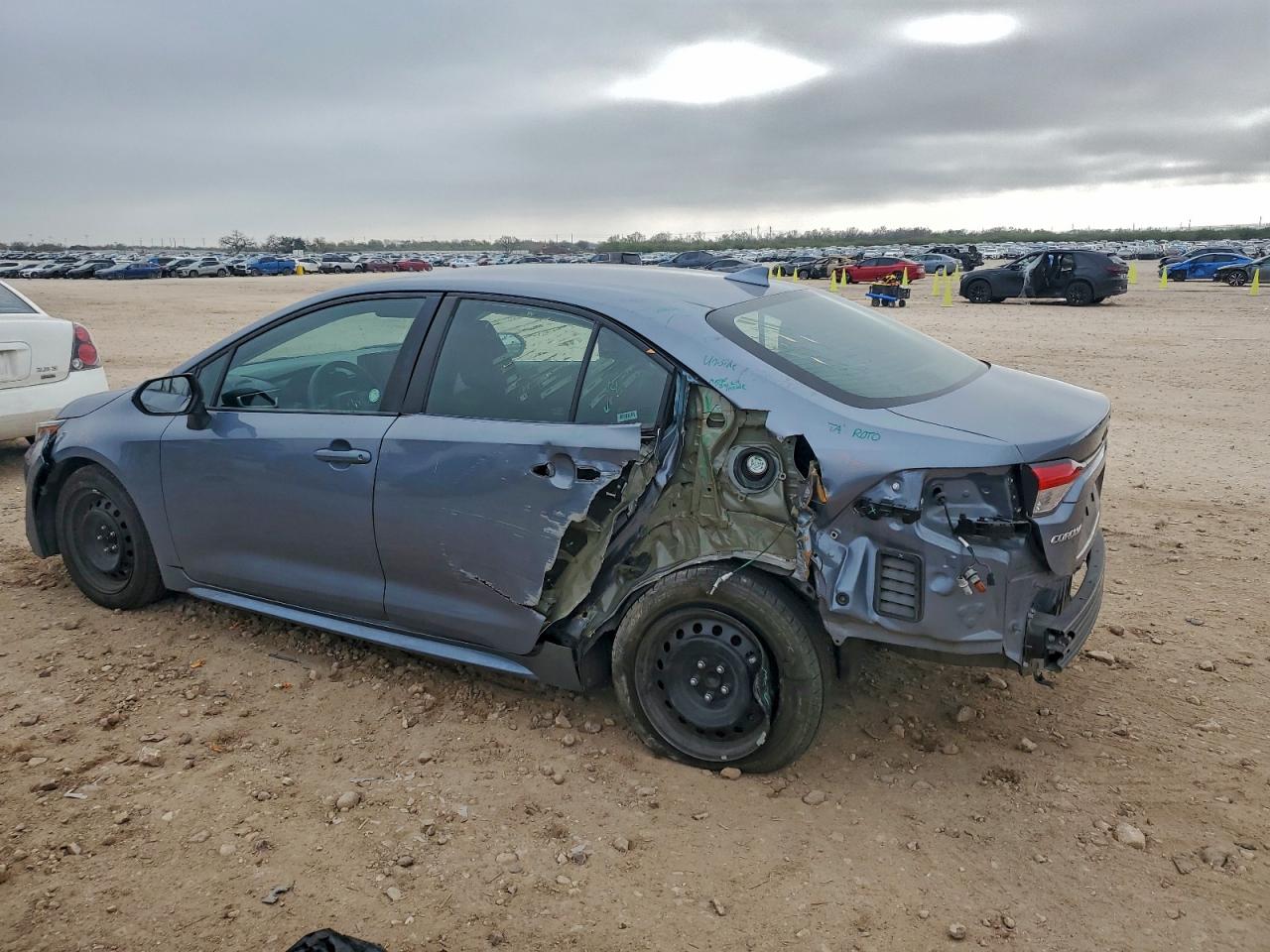 2023 TOYOTA COROLLA LE photo 2