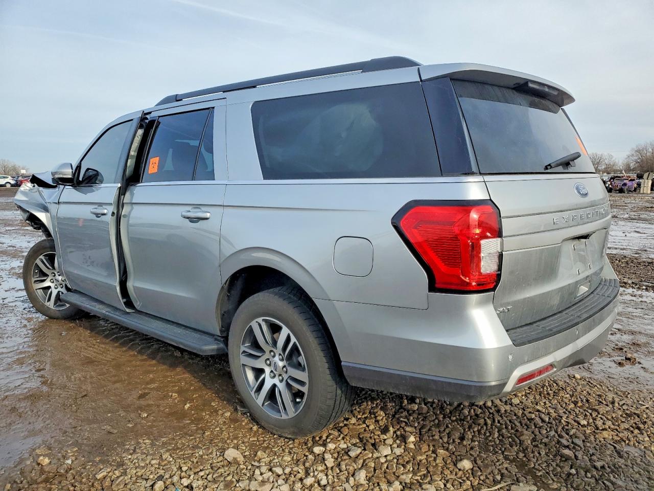 2024 FORD EXPEDITION MAX XLT photo 2