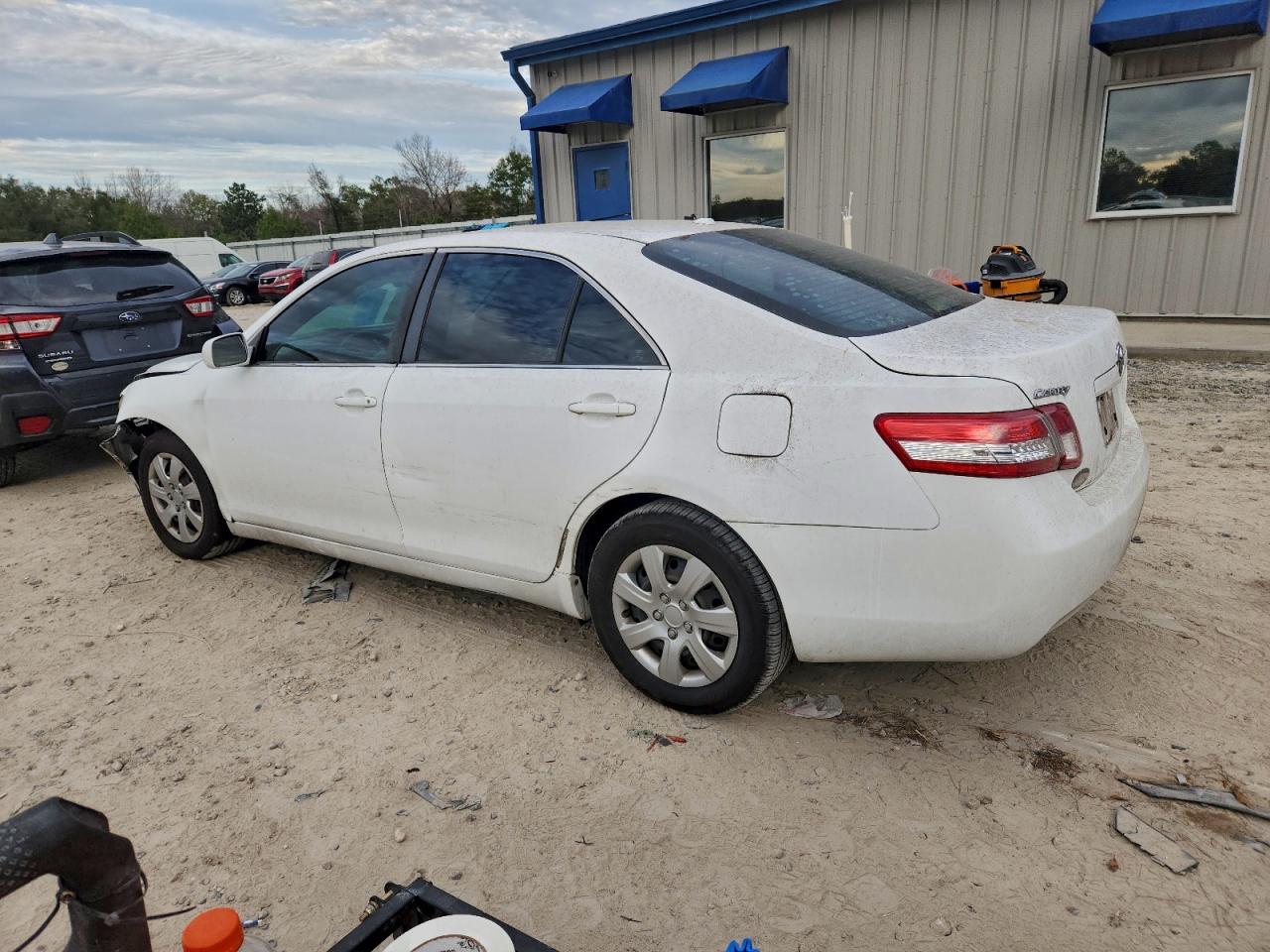 2011 TOYOTA CAMRY BASE photo 2