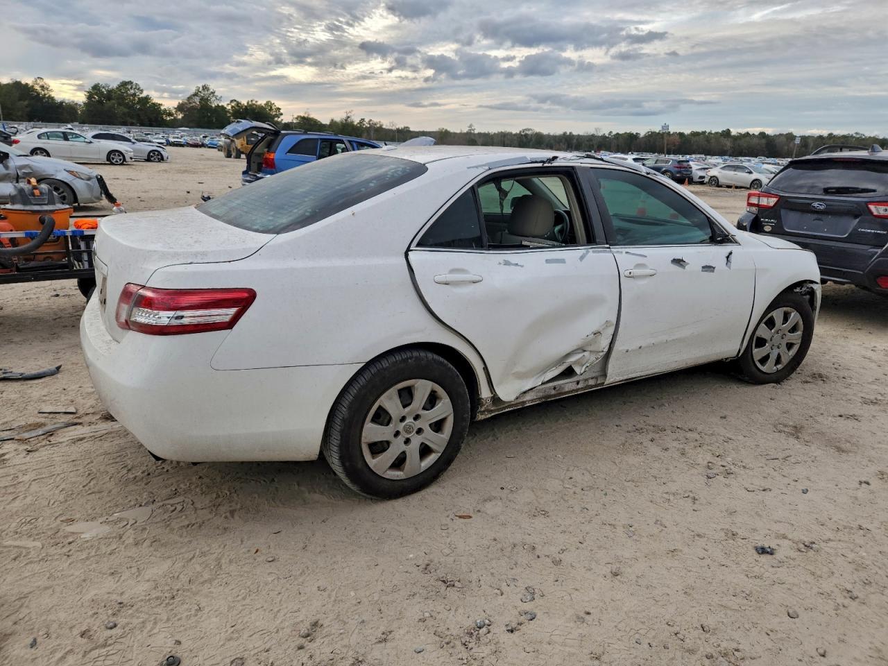 2011 TOYOTA CAMRY BASE photo 3