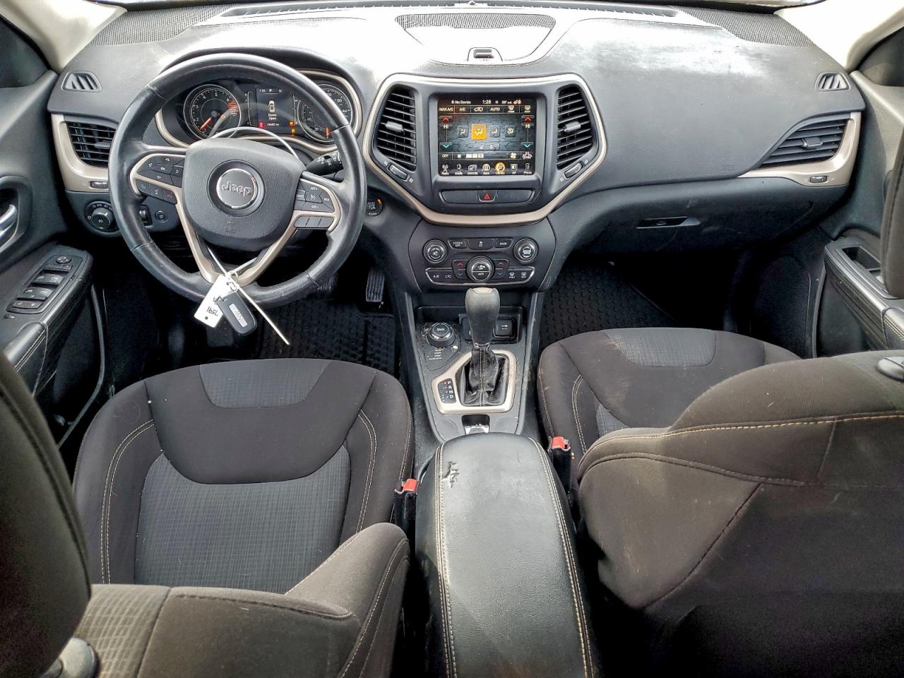 2016 JEEP CHEROKEE LATITUDE photo 8