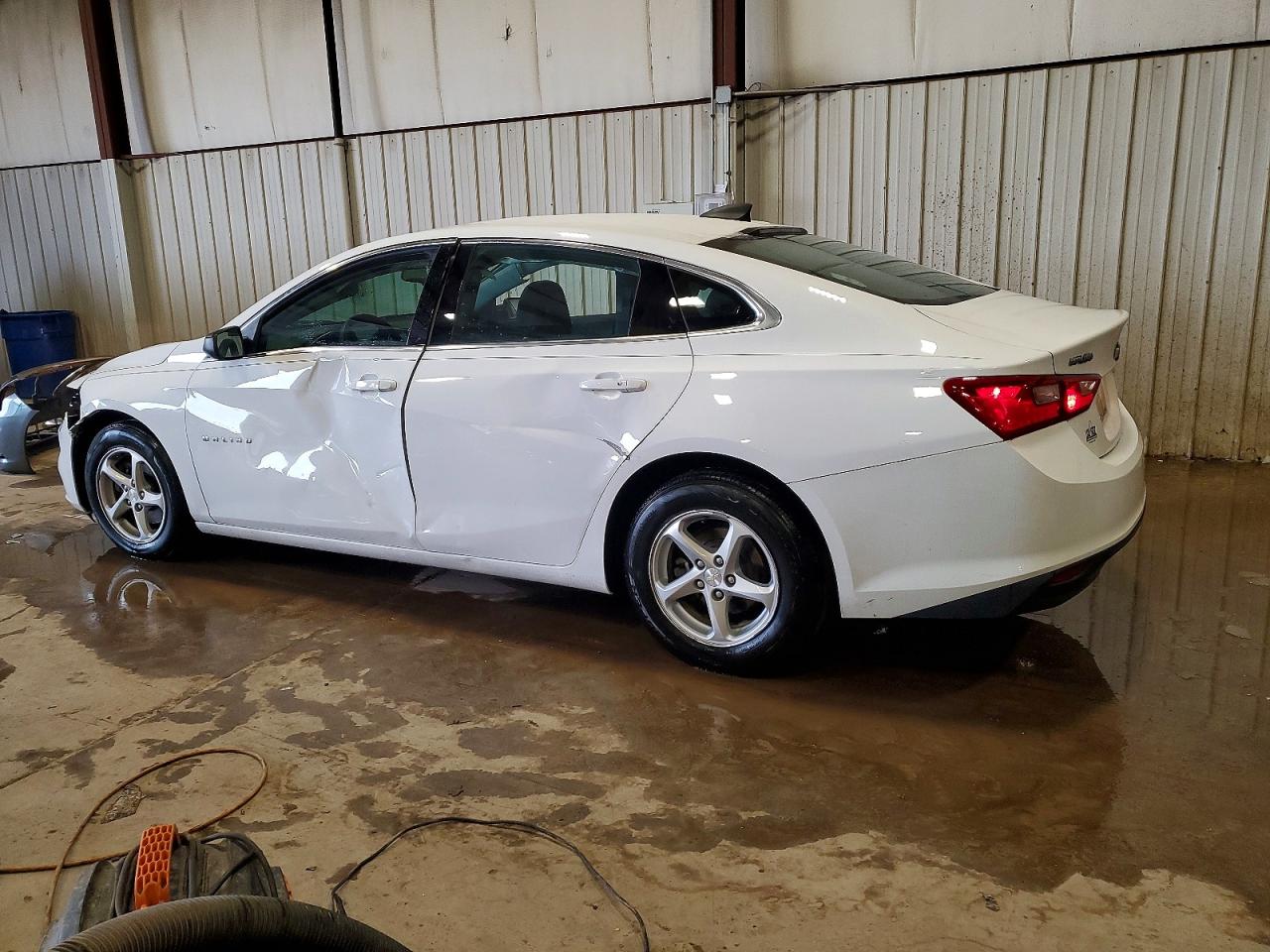 2018 CHEVROLET MALIBU LS photo 2