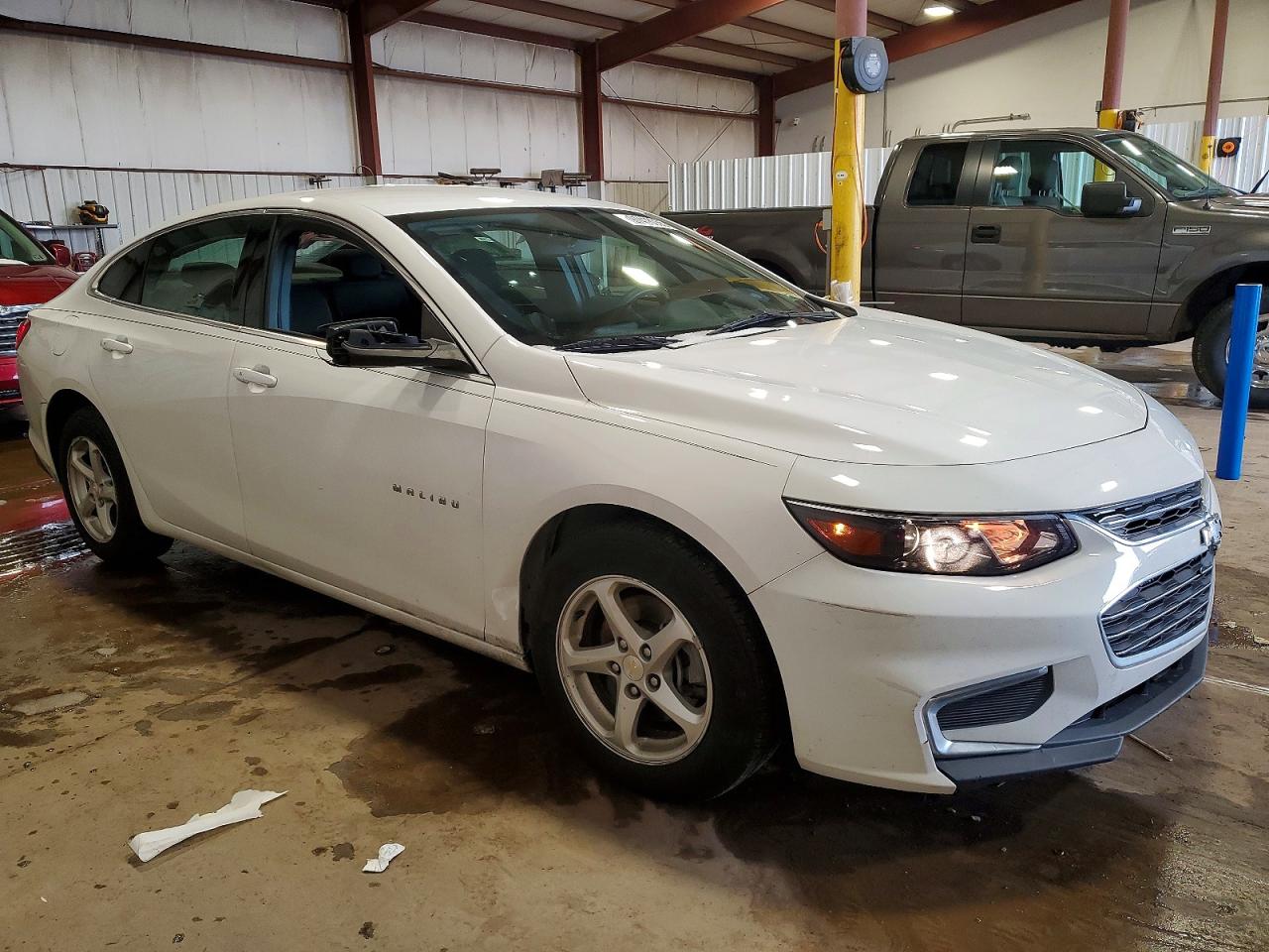 2018 CHEVROLET MALIBU LS photo 4