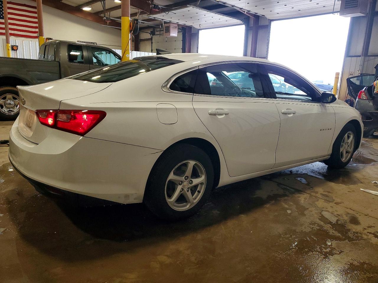 2018 CHEVROLET MALIBU LS photo 3