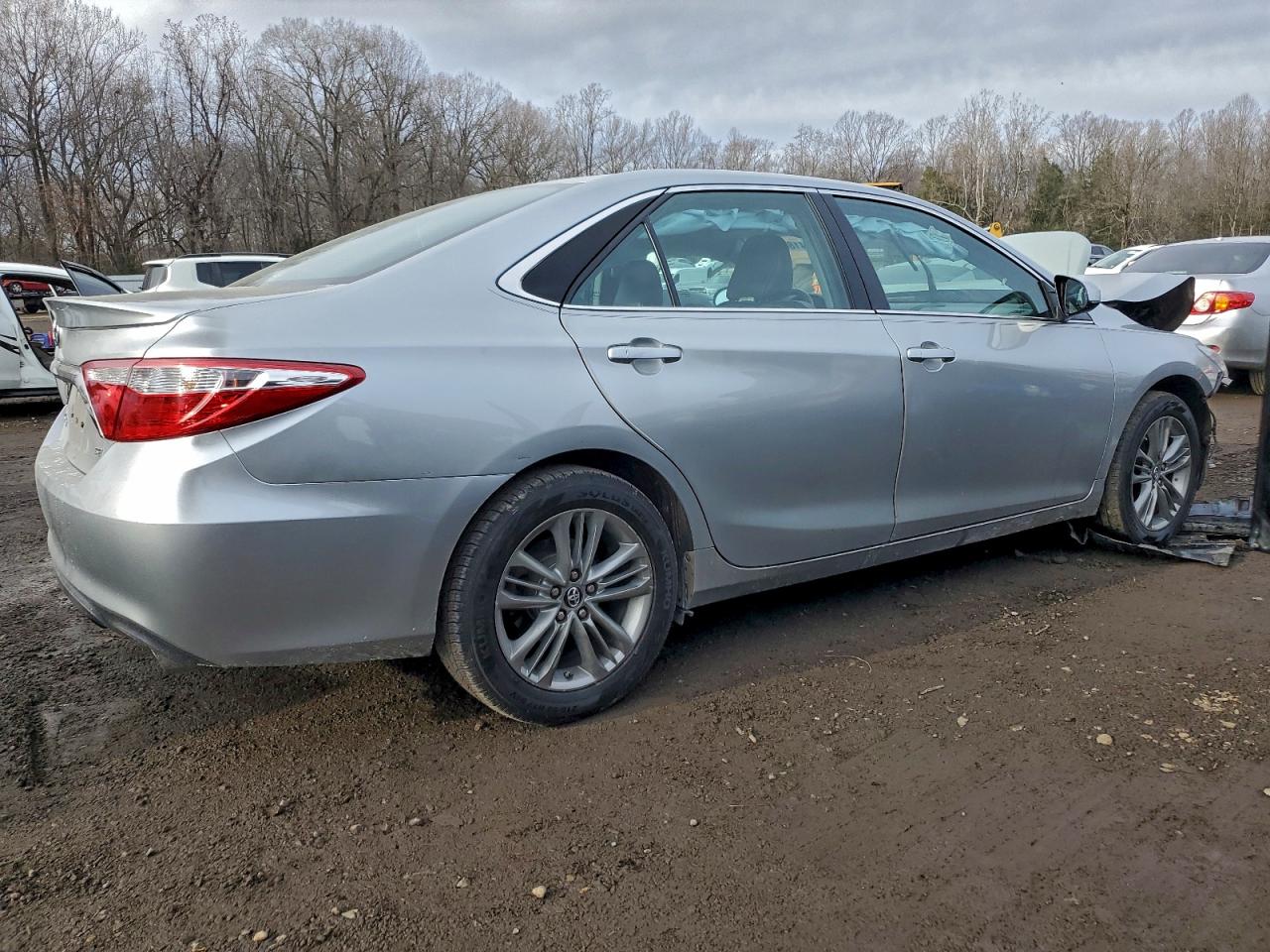 2017 TOYOTA CAMRY LE photo 5