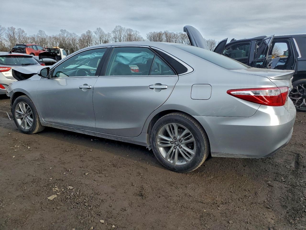 2017 TOYOTA CAMRY LE photo 3
