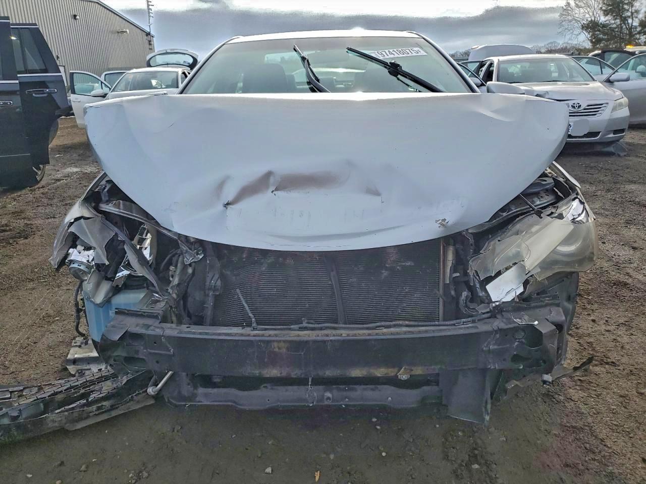 2017 TOYOTA CAMRY LE photo 9