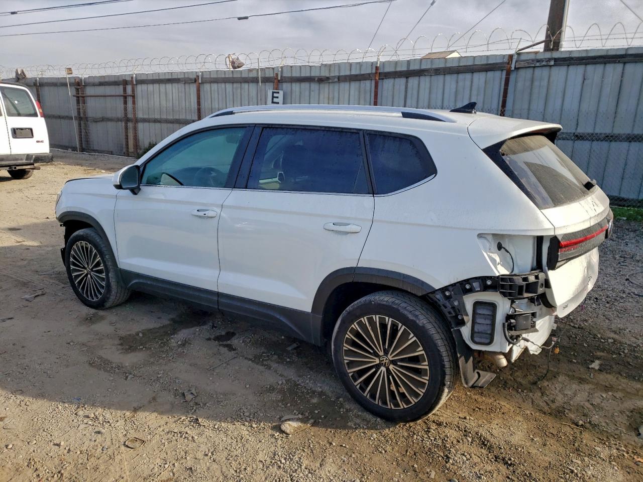 2025 VOLKSWAGEN TAOS SE photo 2