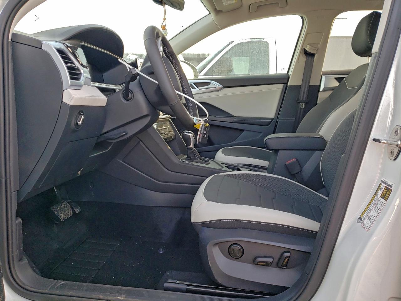 2025 VOLKSWAGEN TAOS SE photo 7