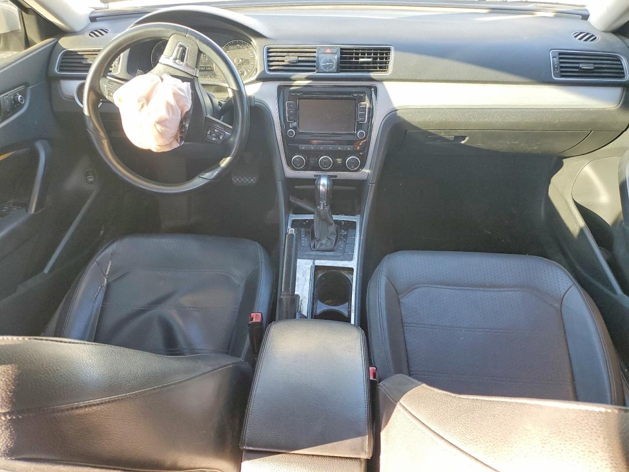 2012 VOLKSWAGEN PASSAT SE photo 8