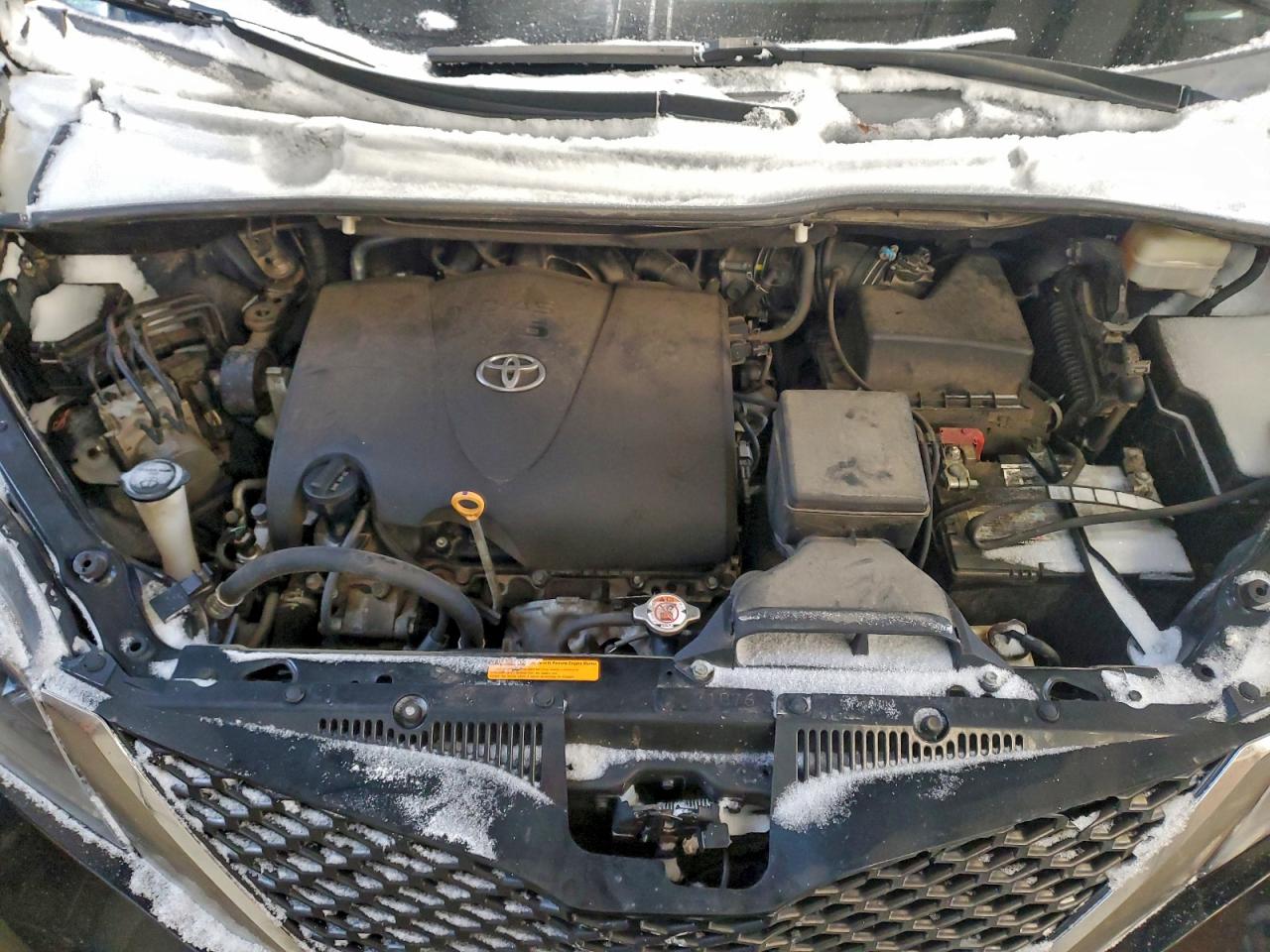 2017 TOYOTA SIENNA SE photo 12