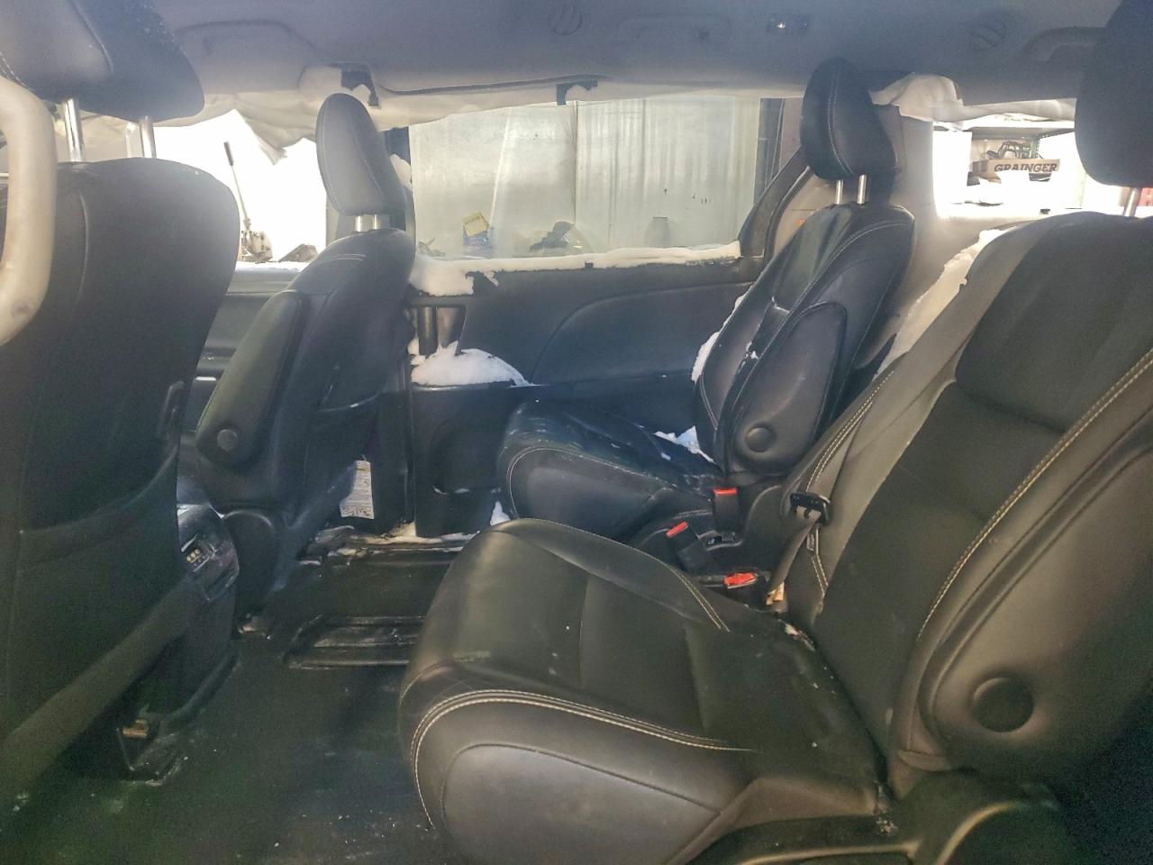 2017 TOYOTA SIENNA SE photo 11