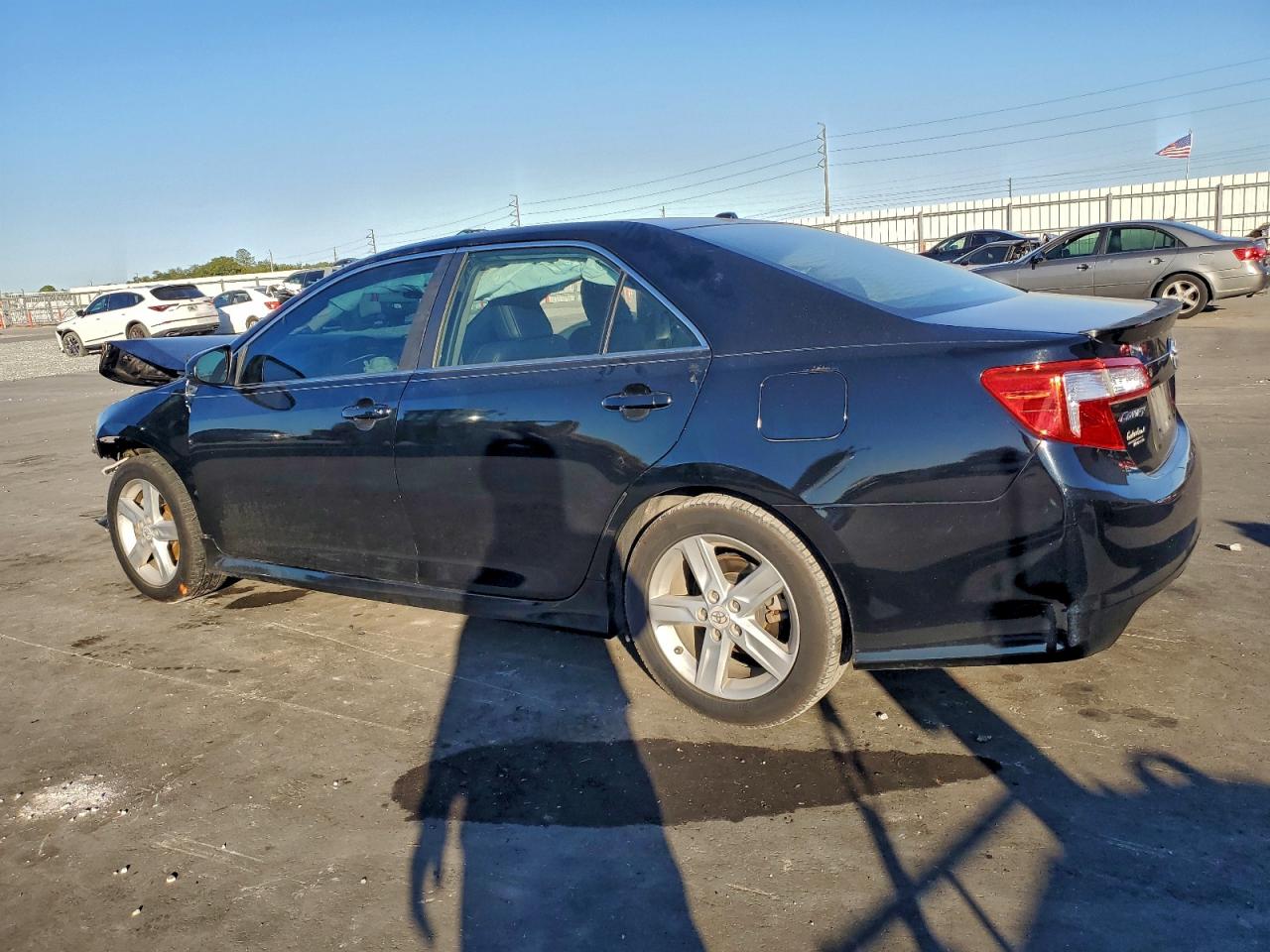 2012 TOYOTA CAMRY BASE photo 3
