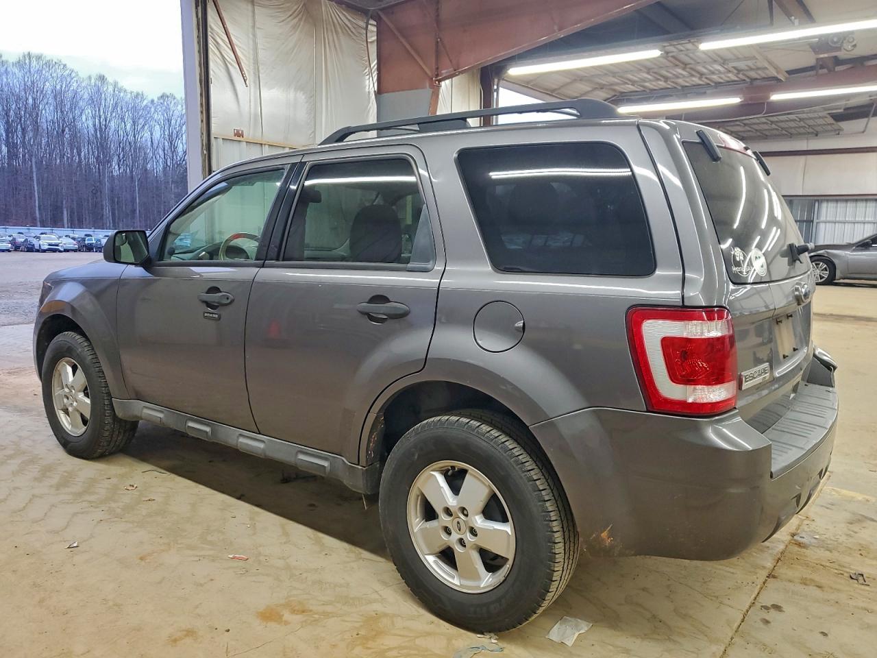 2010 FORD ESCAPE XLT photo 2