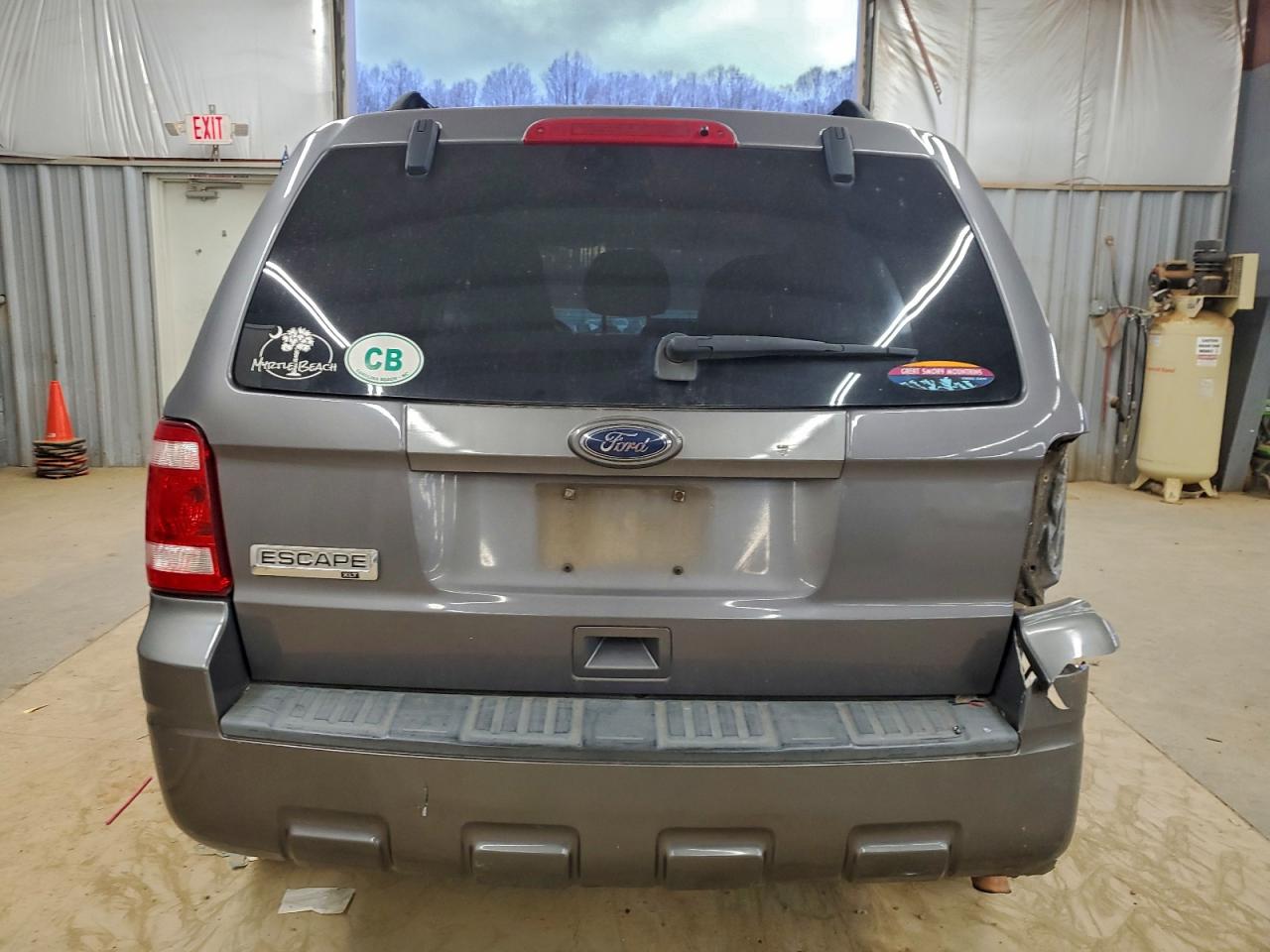 2010 FORD ESCAPE XLT photo 6