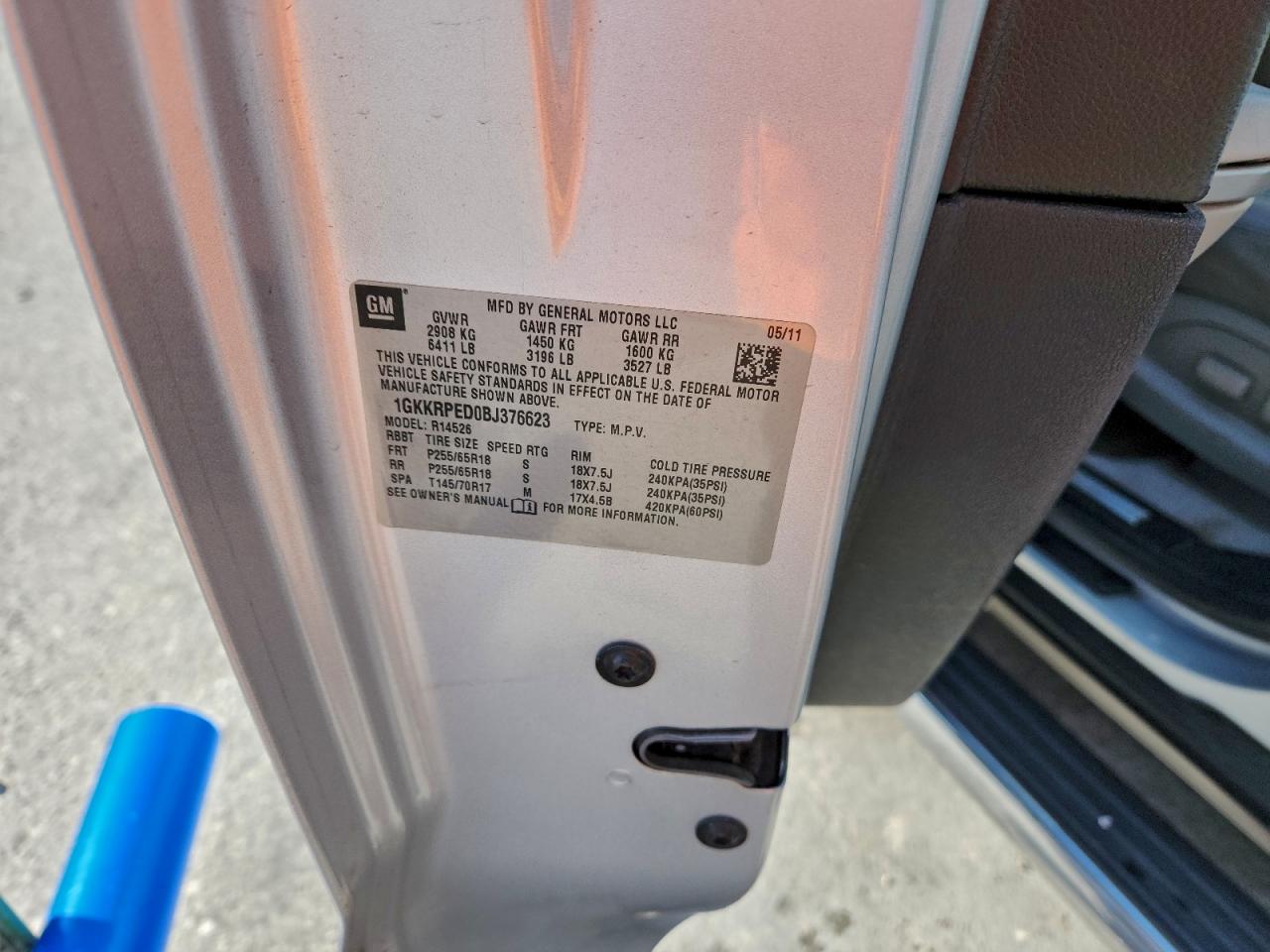2011 GMC ACADIA SLE photo 12