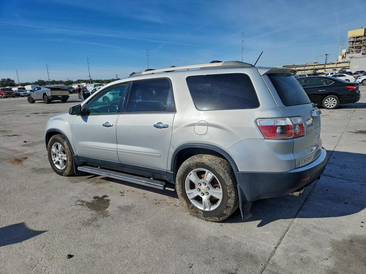2011 GMC ACADIA SLE photo 2