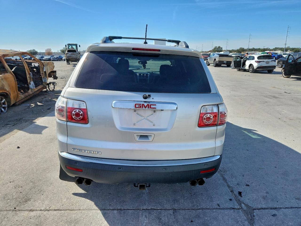 2011 GMC ACADIA SLE photo 6