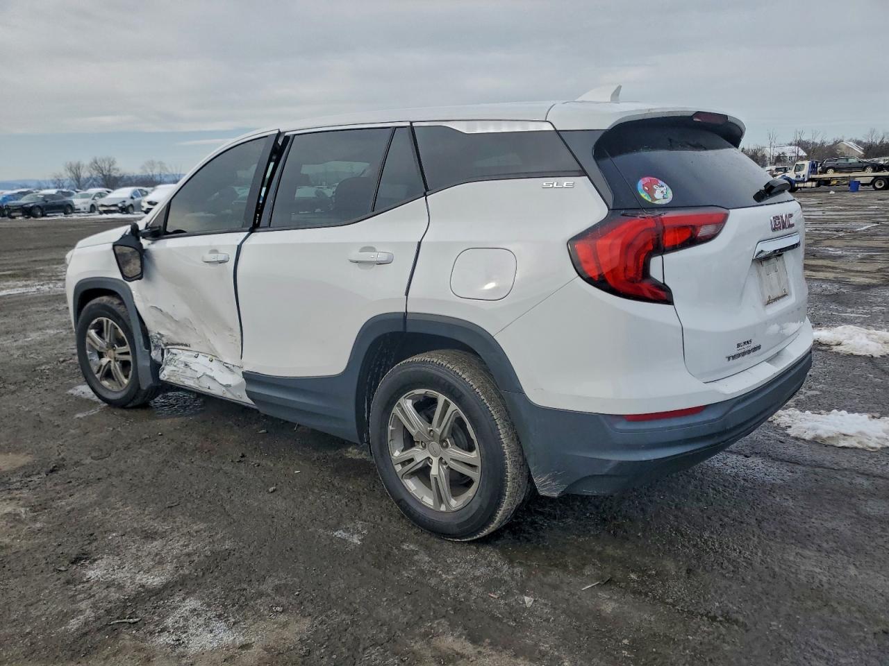 2020 GMC TERRAIN SLE photo 2