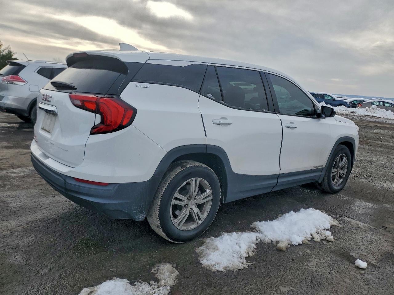 2020 GMC TERRAIN SLE photo 3