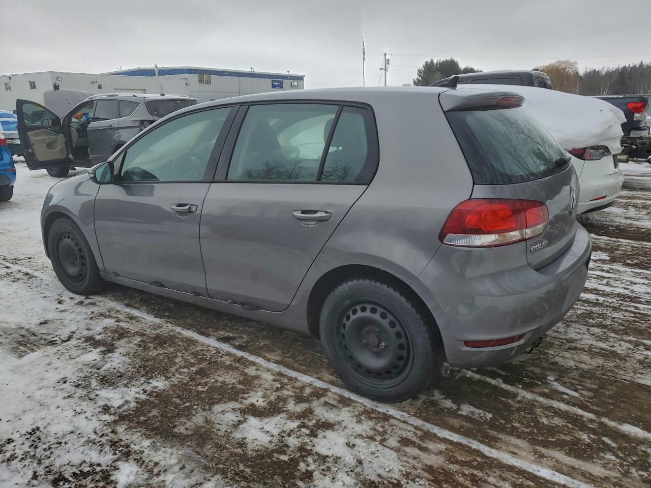 2011 VOLKSWAGEN GOLF photo 2