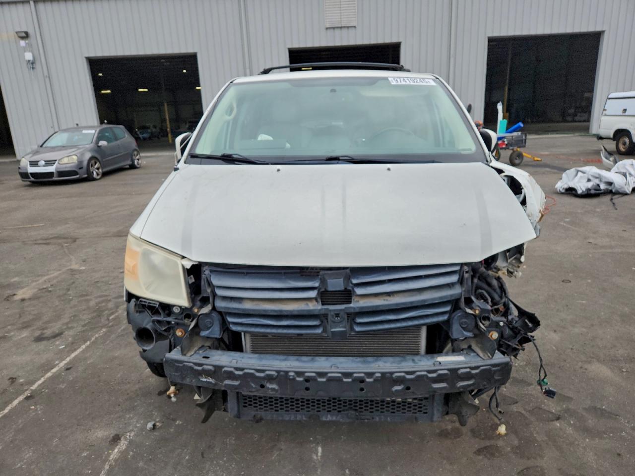 2010 DODGE GRAND CARAVAN SXT photo 5