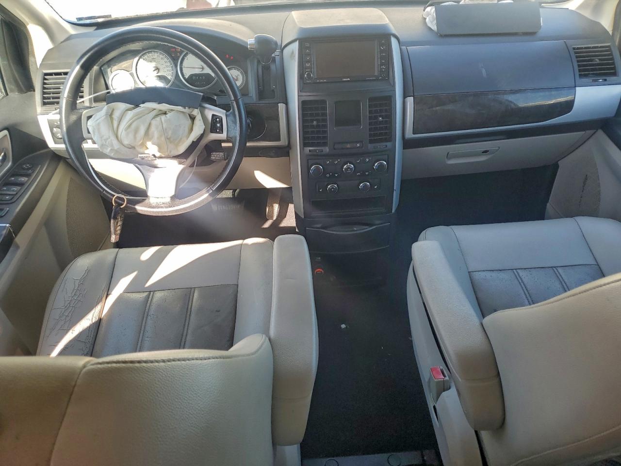 2010 DODGE GRAND CARAVAN SXT photo 8