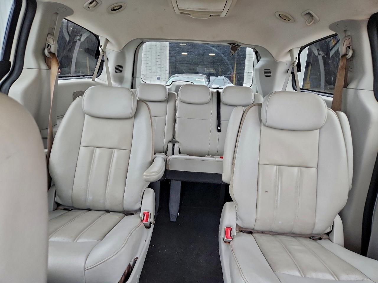 2010 DODGE GRAND CARAVAN SXT photo 10