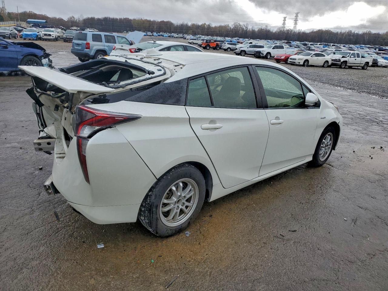 2016 TOYOTA PRIUS photo 3