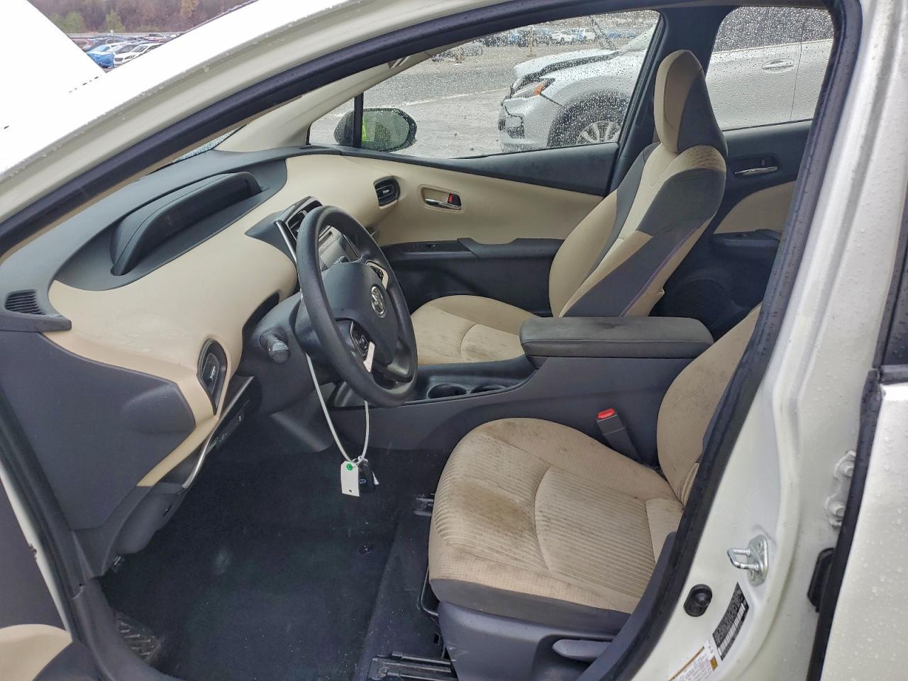 2016 TOYOTA PRIUS photo 7