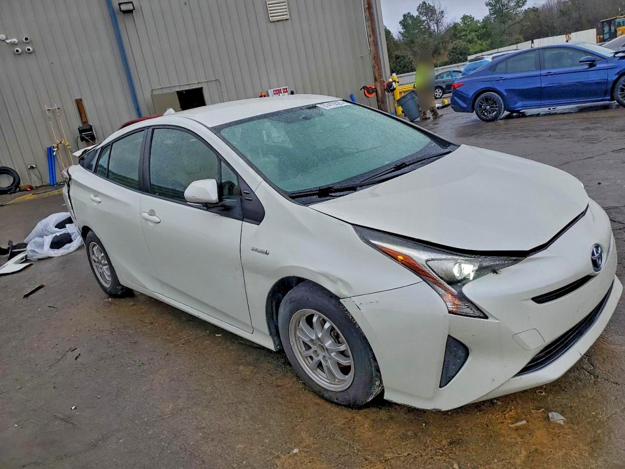 2016 TOYOTA PRIUS photo 4