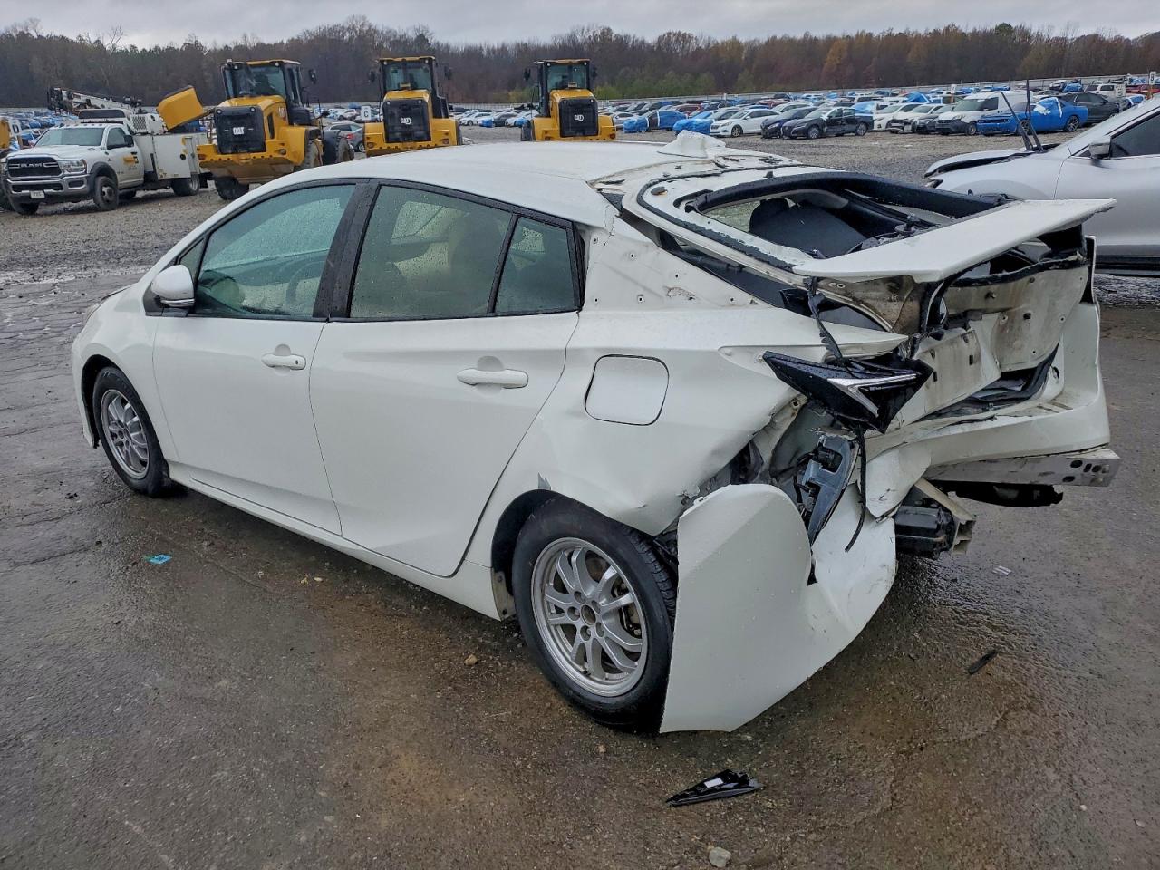 2016 TOYOTA PRIUS photo 2