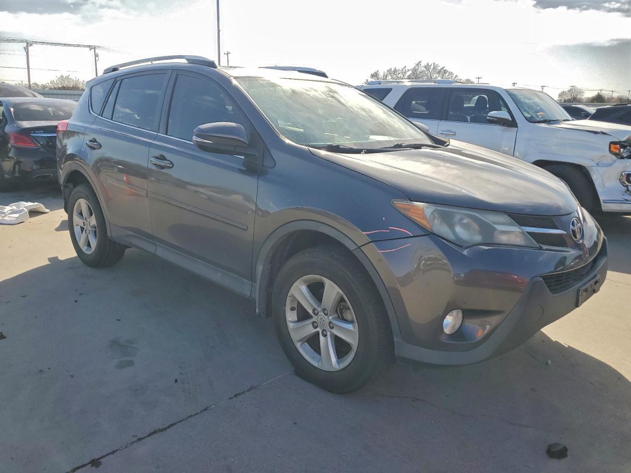 2013 TOYOTA RAV4 XLE photo 4