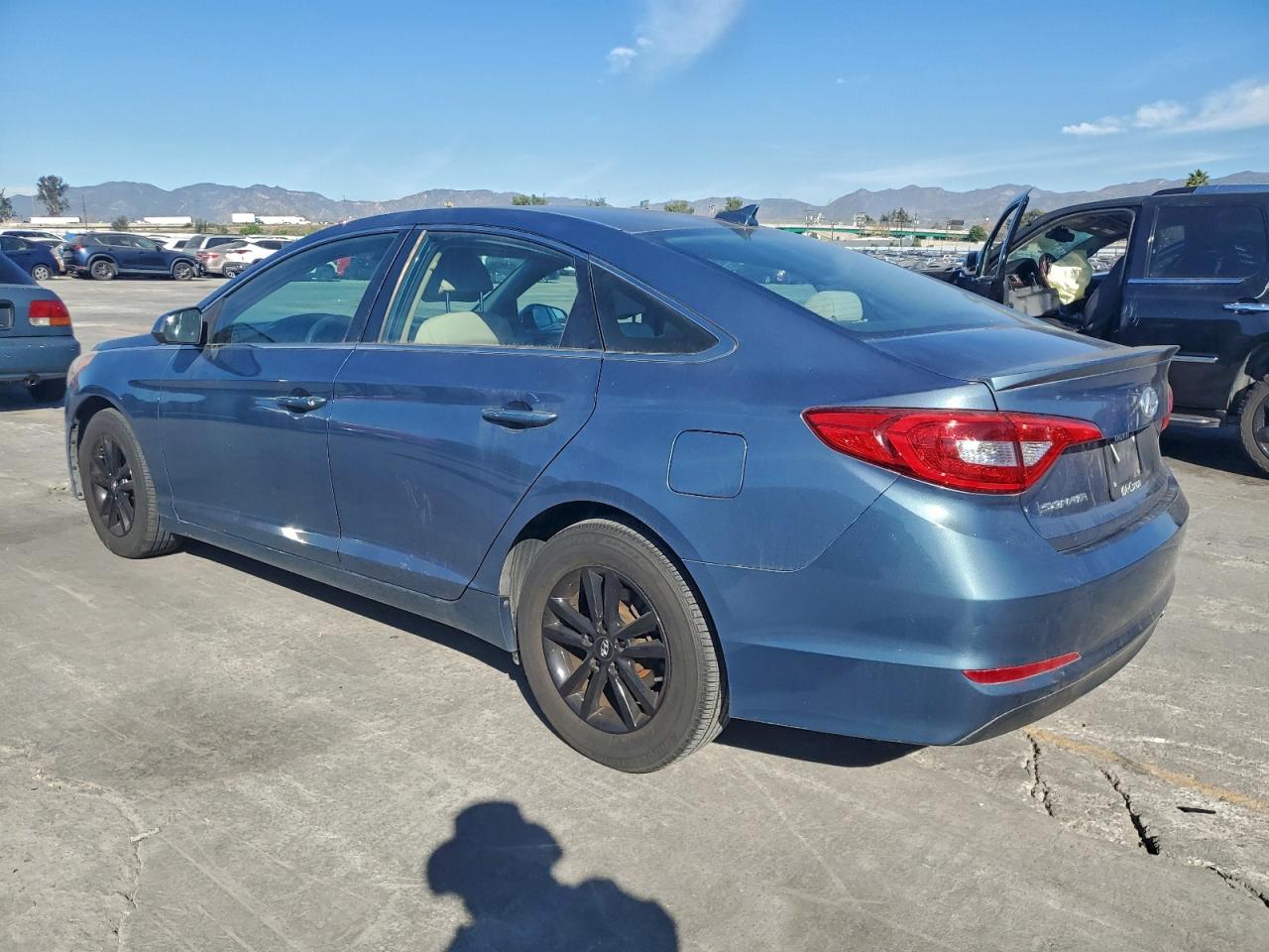 2015 HYUNDAI SONATA SE photo 2