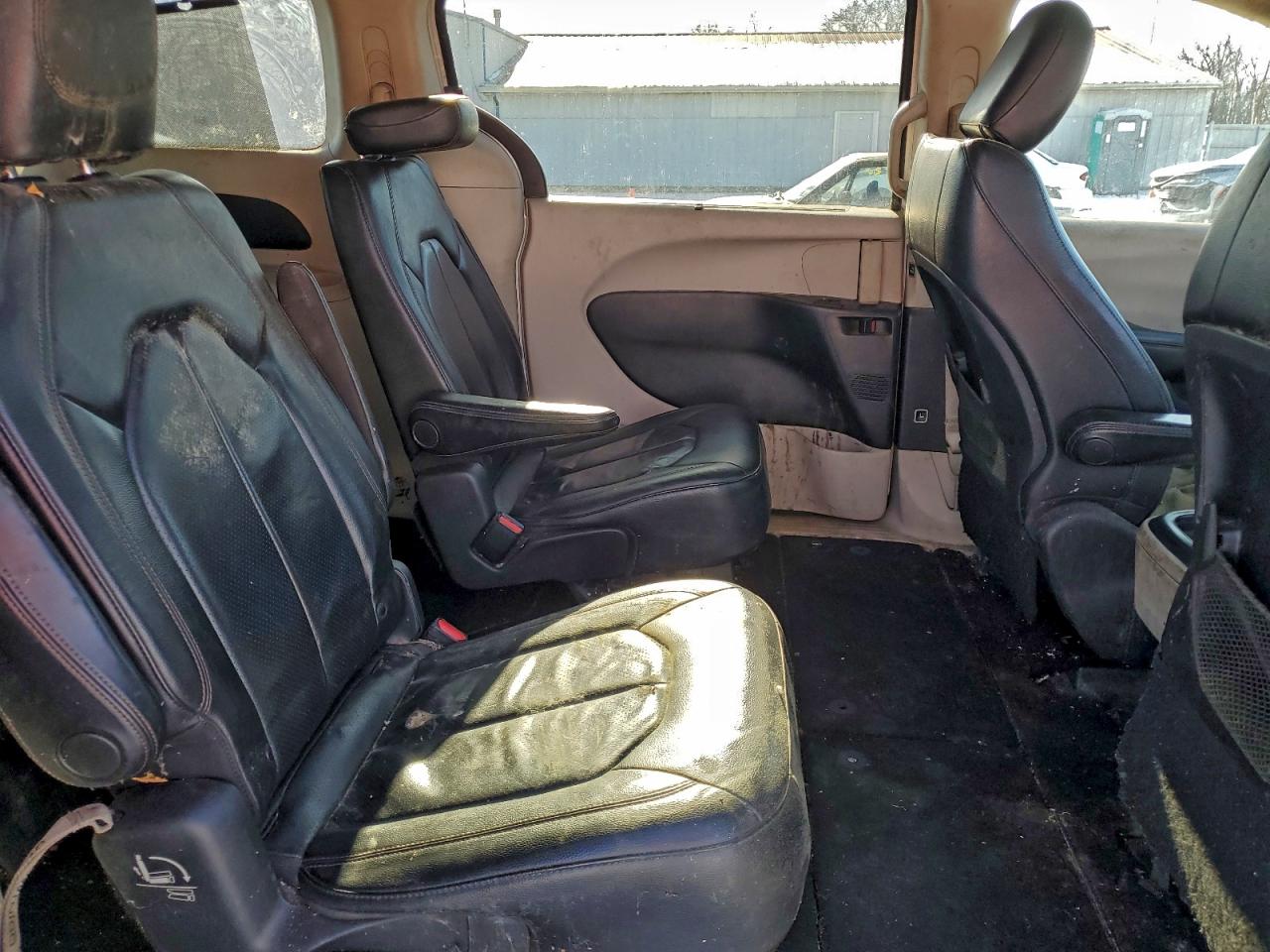 2019 CHRYSLER PACIFICA TOURING L photo 11
