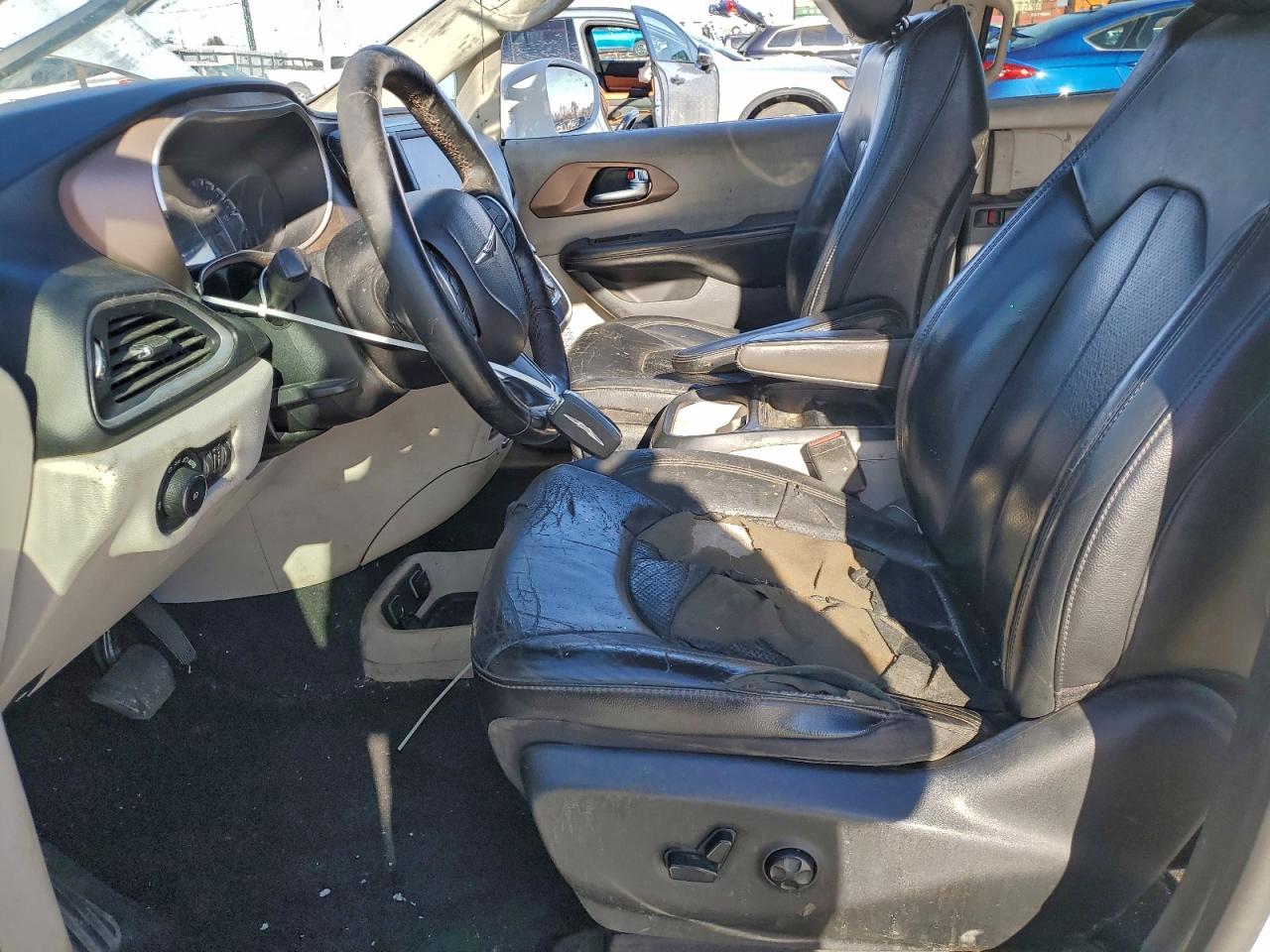 2019 CHRYSLER PACIFICA TOURING L photo 7
