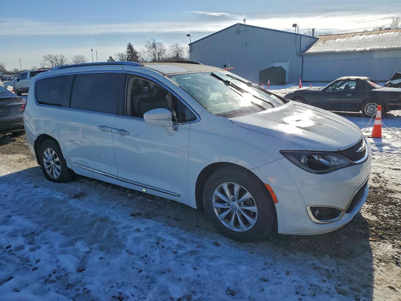2019 CHRYSLER PACIFICA TOURING L photo 4