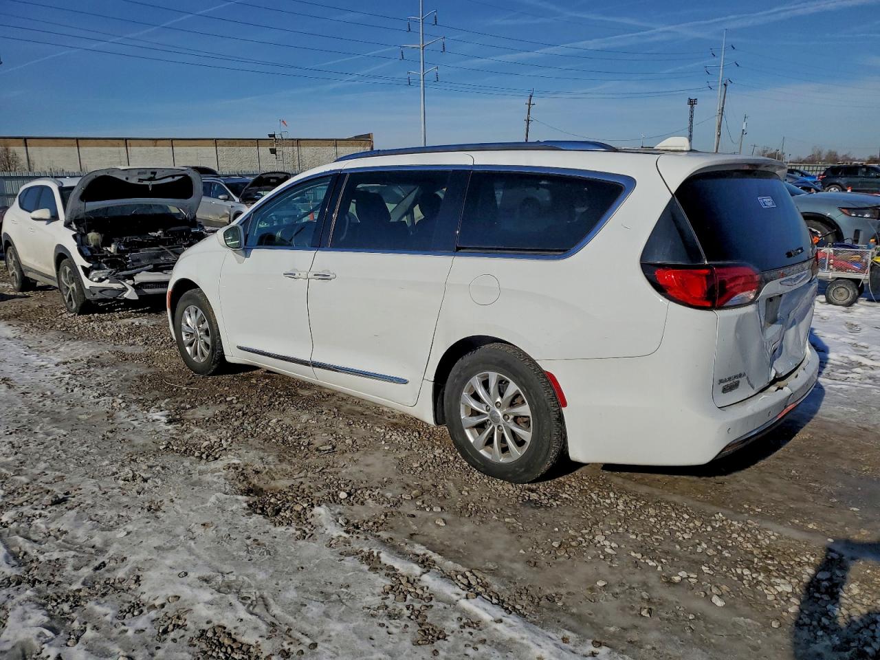 2019 CHRYSLER PACIFICA TOURING L photo 2