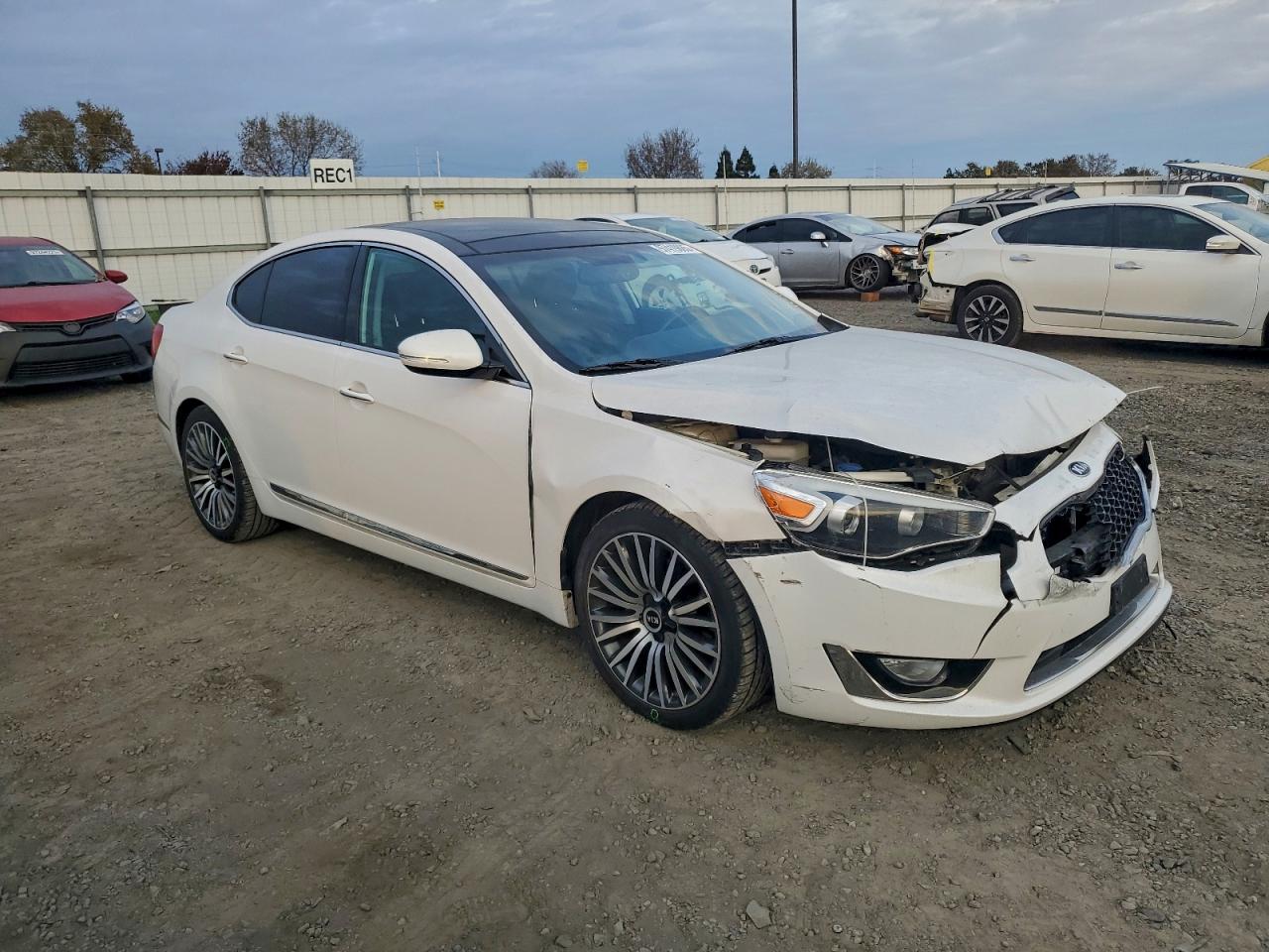 2014 KIA CADENZA PREMIUM photo 4