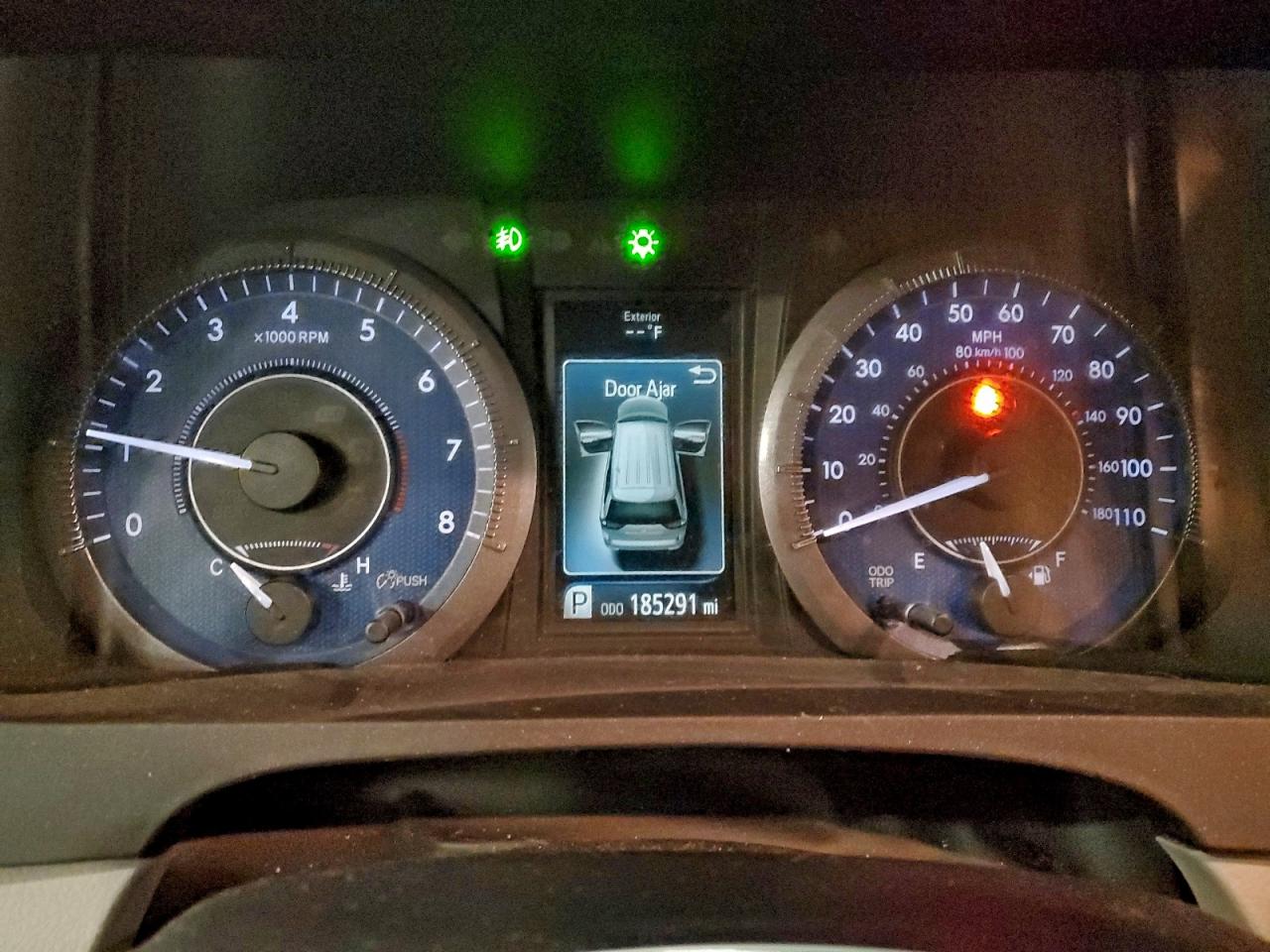 2015 TOYOTA SIENNA XLE photo 25