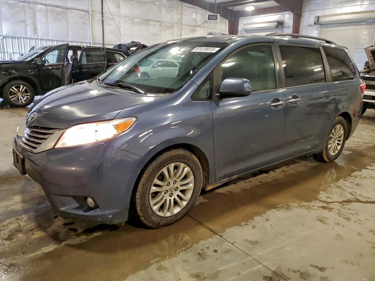 2015 TOYOTA SIENNA