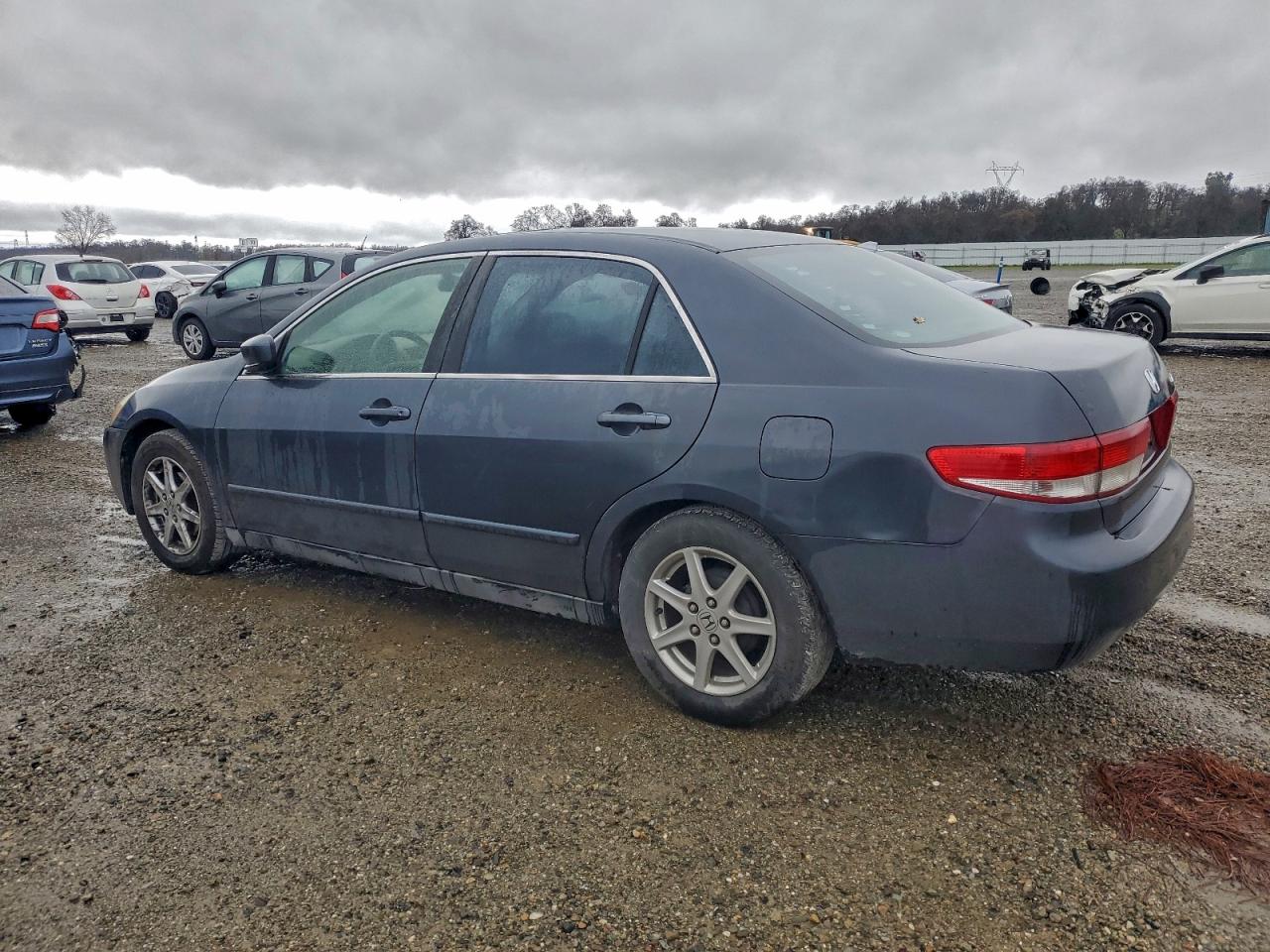 2004 HONDA ACCORD LX photo 3