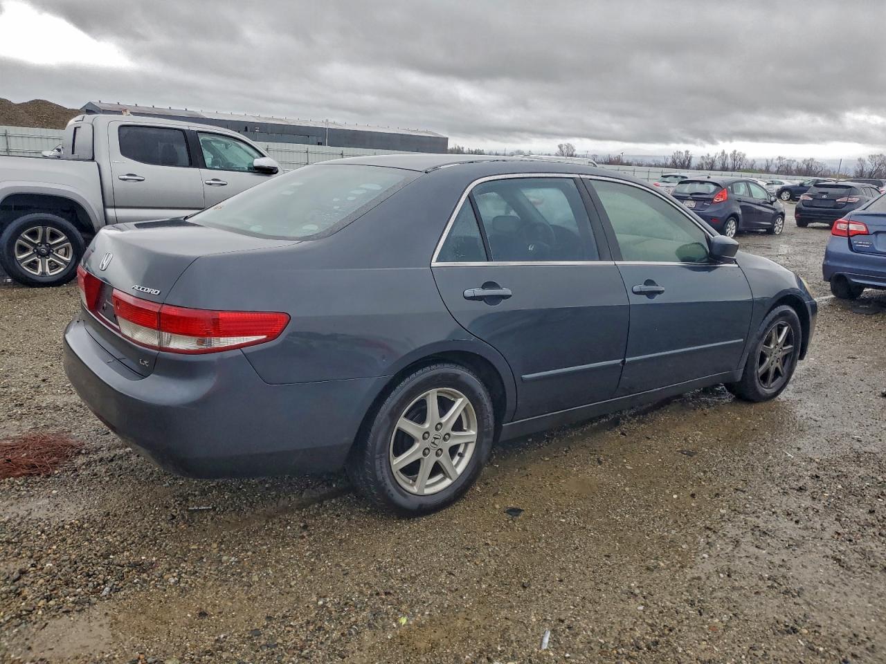 2004 HONDA ACCORD LX photo 5