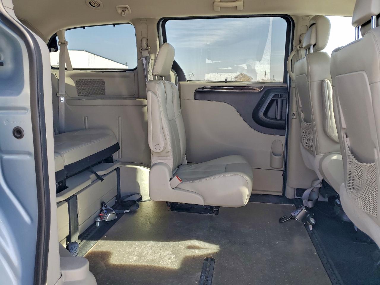 2013 CHRYSLER TOWN & COUNTRY LIMITED photo 11
