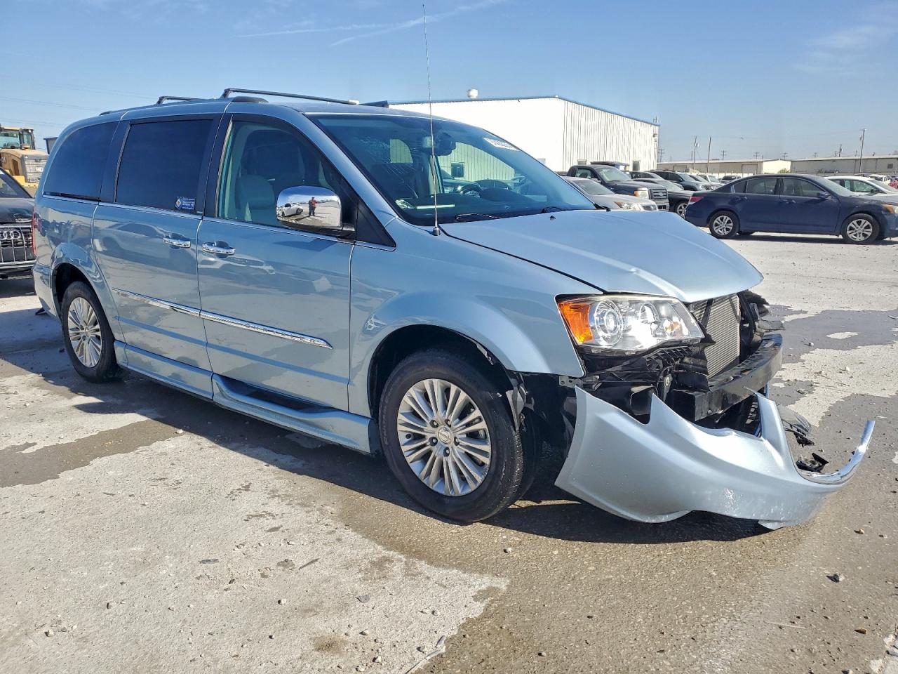 2013 CHRYSLER TOWN & COUNTRY LIMITED photo 4