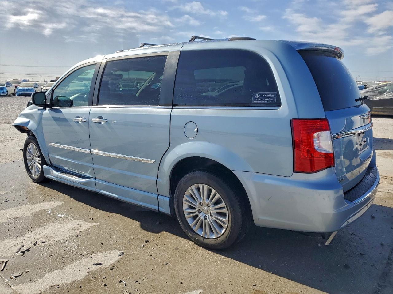2013 CHRYSLER TOWN & COUNTRY LIMITED photo 2